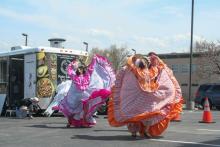 Two folklorica dancers